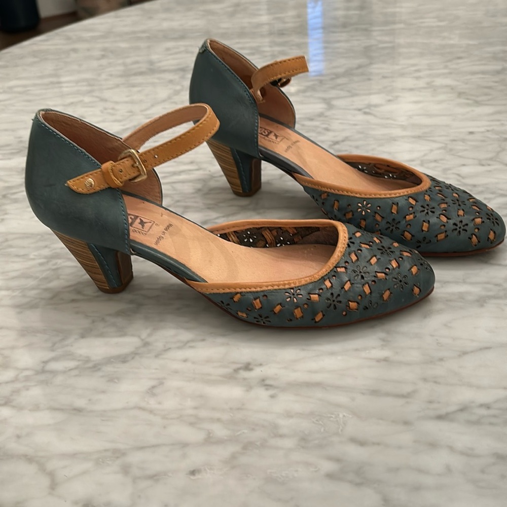 Pikolinos heels 2.5 in